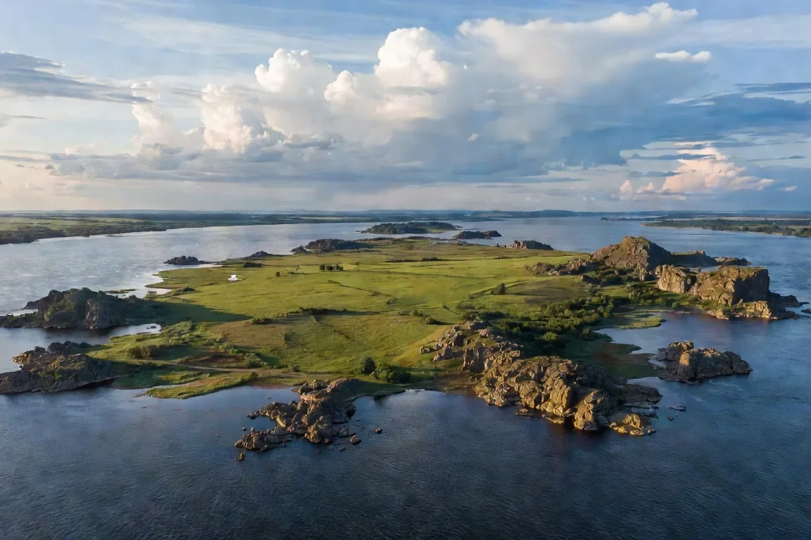 Vue aerienne de l'ile de Khortytsia sur le Dnipro, terre des Cosaques zaporogues